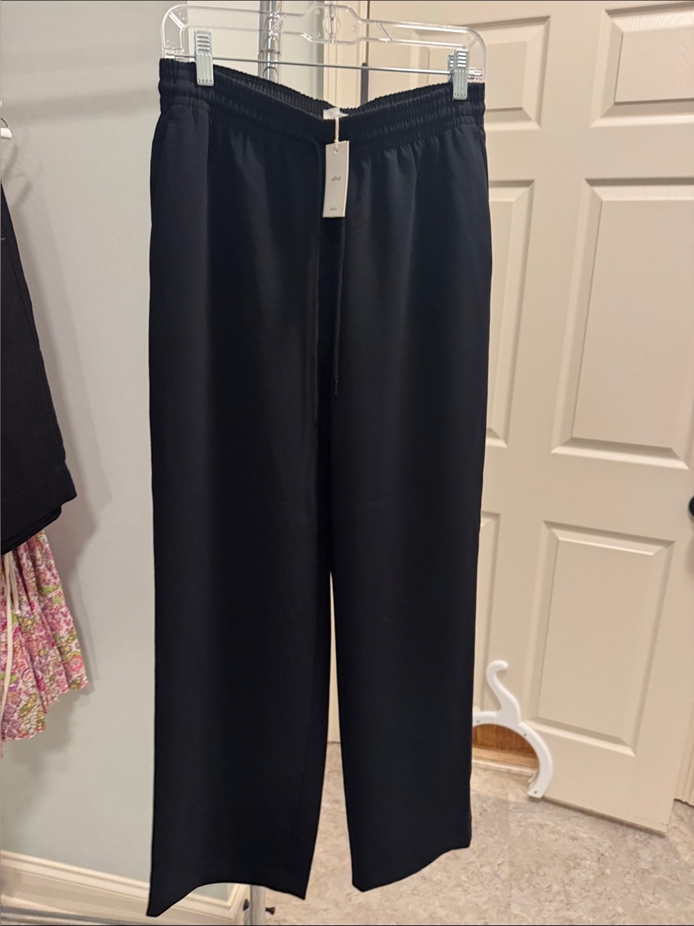 NWT Aritzia Wilfred Thesis Pant - Black - Size Medium (M)
